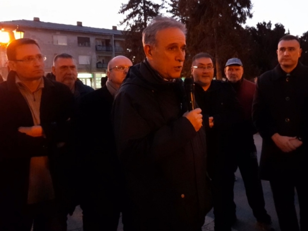 Poku&scaron;avam samo da razumem svoj narod...