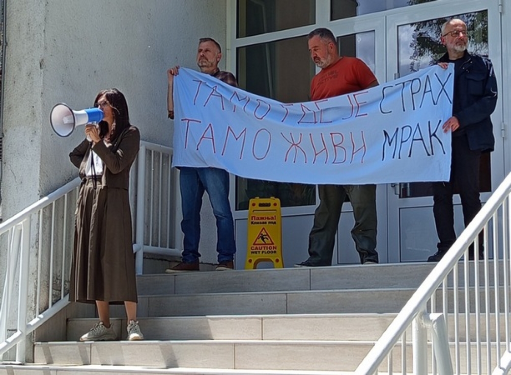 Sve veća podr&scaron;ka za otpu&scaron;tene profesorice, za direktorku osude sa svih strana !